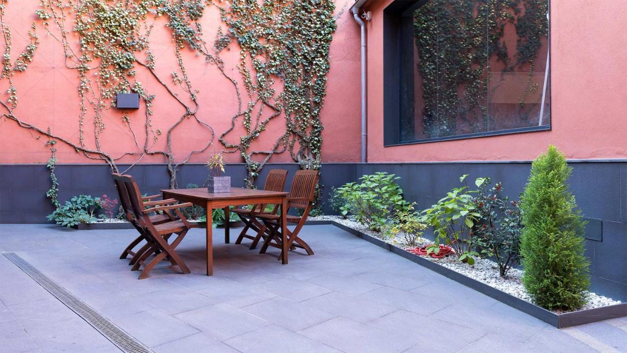 Apartaments Y Habitacions Entre Volcans Олот Екстериор снимка
