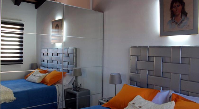 Apartaments Y Habitacions Entre Volcans Олот Стая снимка