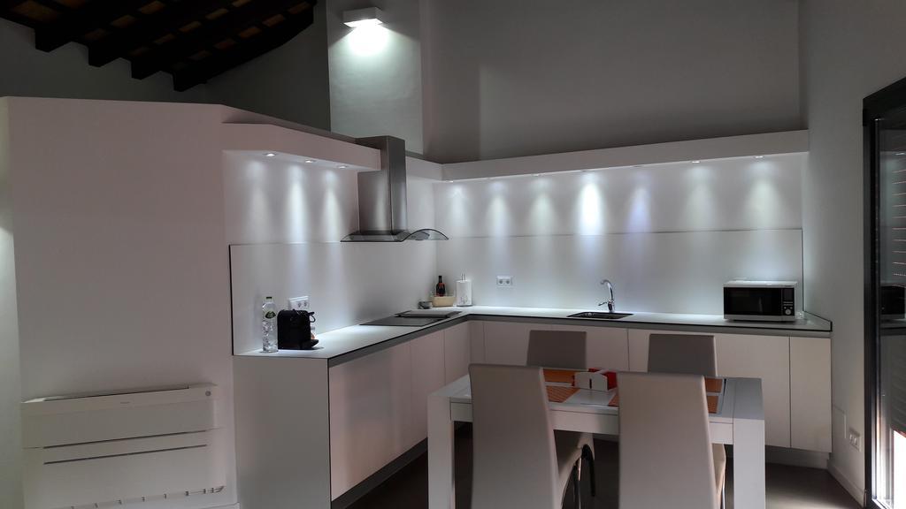 Apartaments Y Habitacions Entre Volcans Олот Екстериор снимка